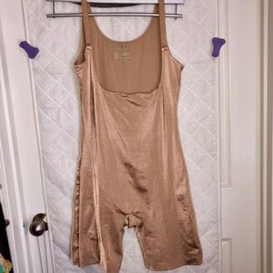 NWOT 2X Assets by SPANX Open Bust Mid Thigh Shaper